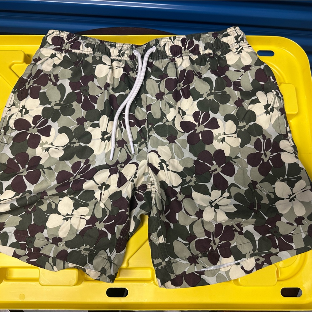 Men Swim Trunks- Army color flowers NWOT